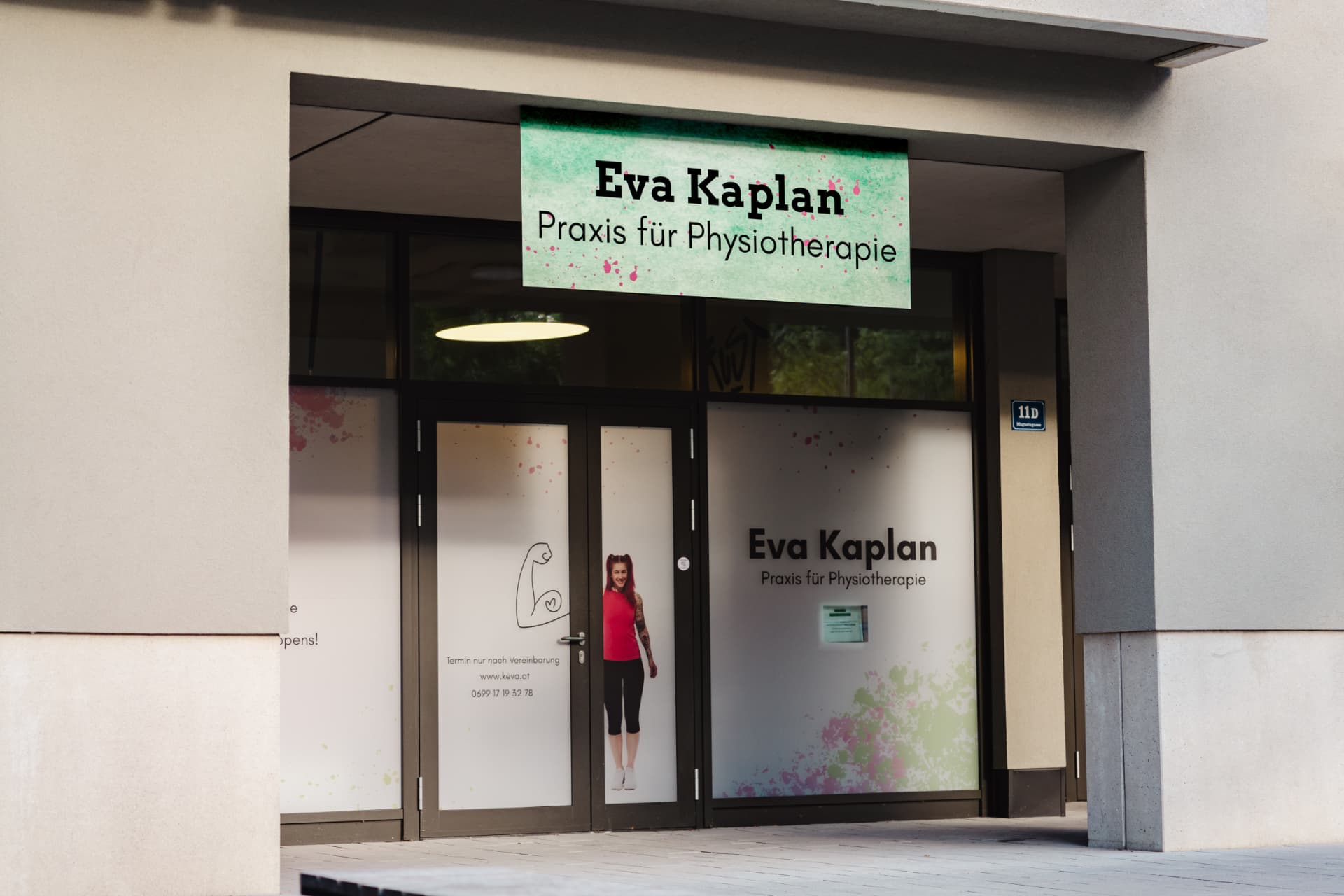 Eingang der Praxis Eva Kaplan – Praxis für Physiotherapie